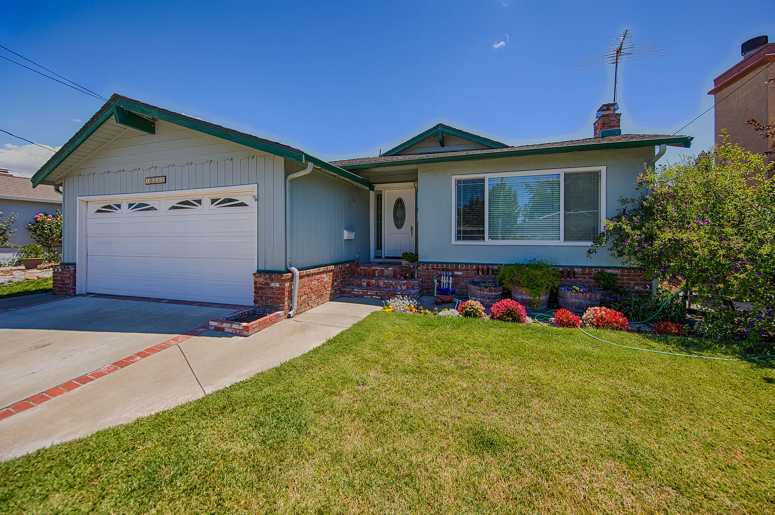 19352 Garrison Ave photo 1