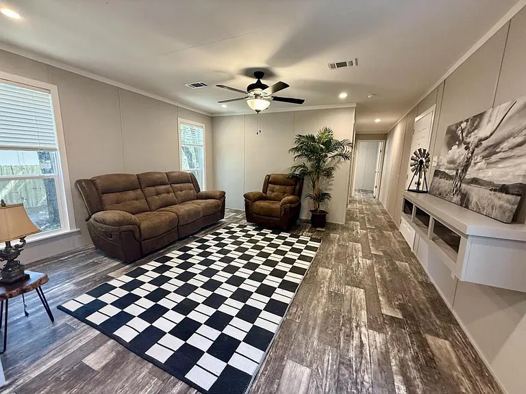 1808 Sheila Dr — Photo 15
