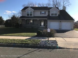 444 Meadowood Rd, Jackson, NJ 08527