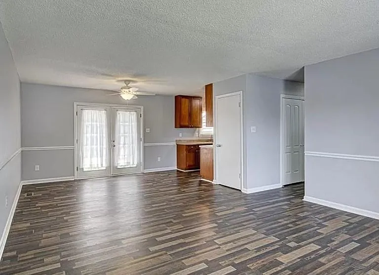409 W Vandalia Rd — Photo 9