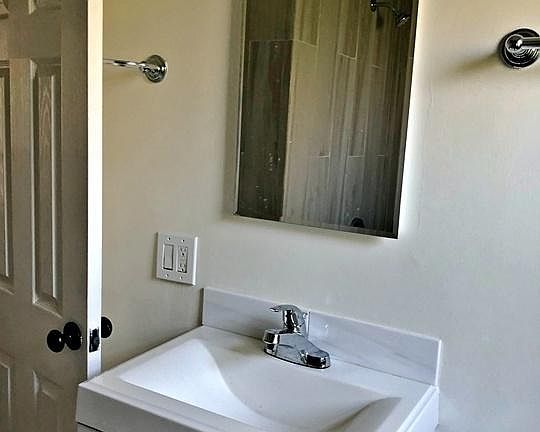 3rd image of 814 N Market St #1