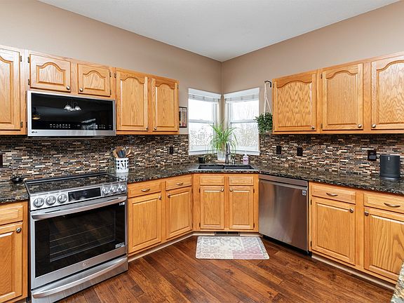 5th image of 4530 Bartholomew Dr
