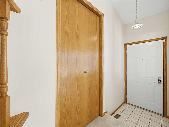 3rd image of 141 SE Woodbrook Rd SW
