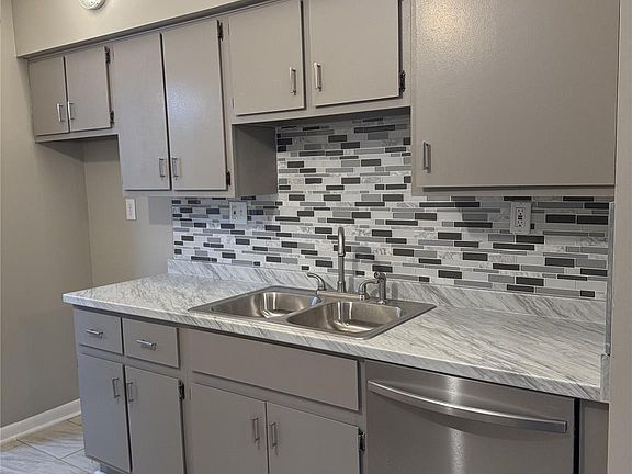 3rd image of 33023 Fargo St