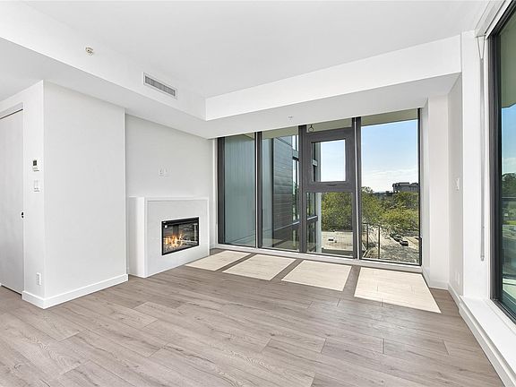 3rd image of 899 Esquimalt Rd #608