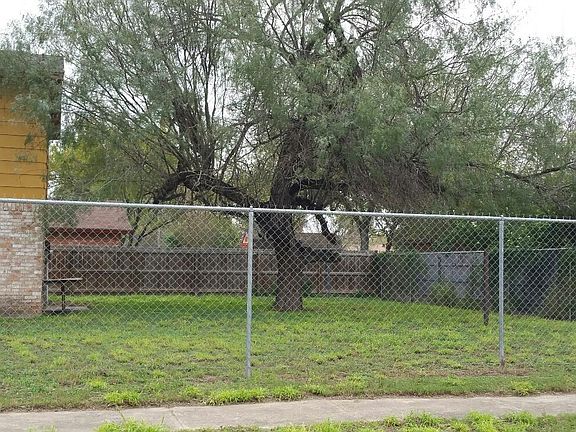 3rd image of 2129 Heron Ave