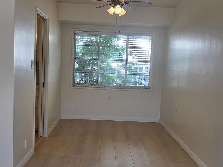 2904 Sunset Ave - Apartment — Photo 9