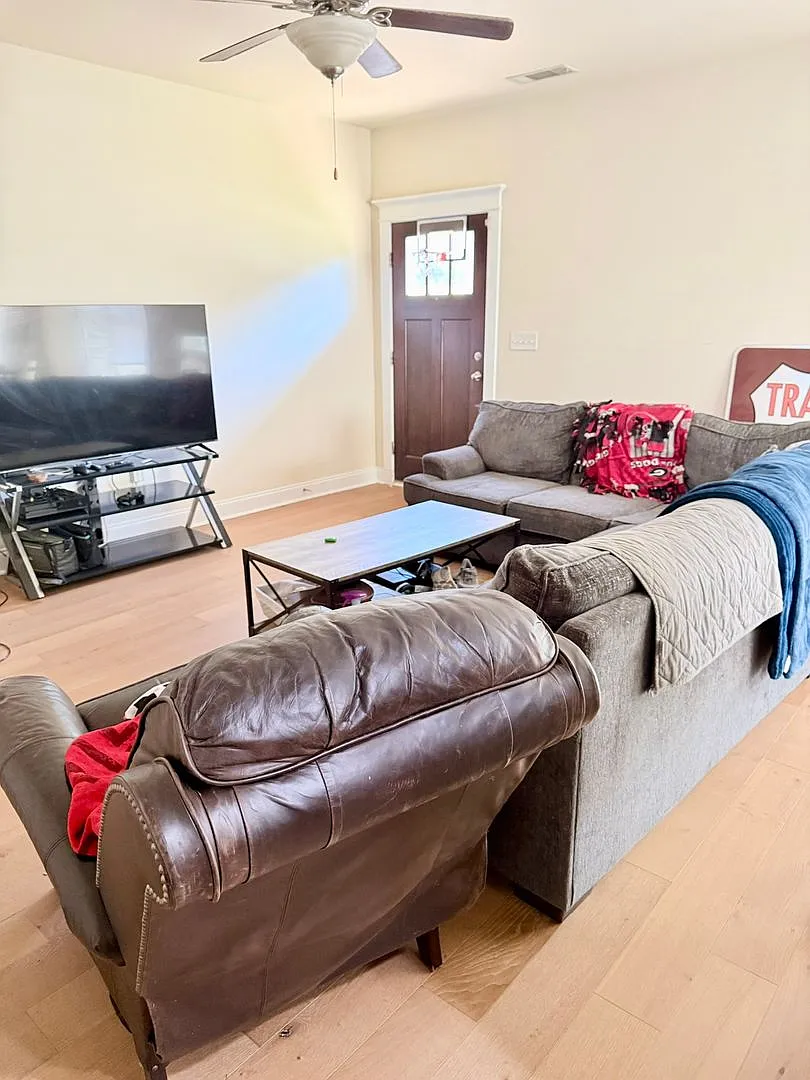 Four Bedroom Near Downtown Athens — Photo 4