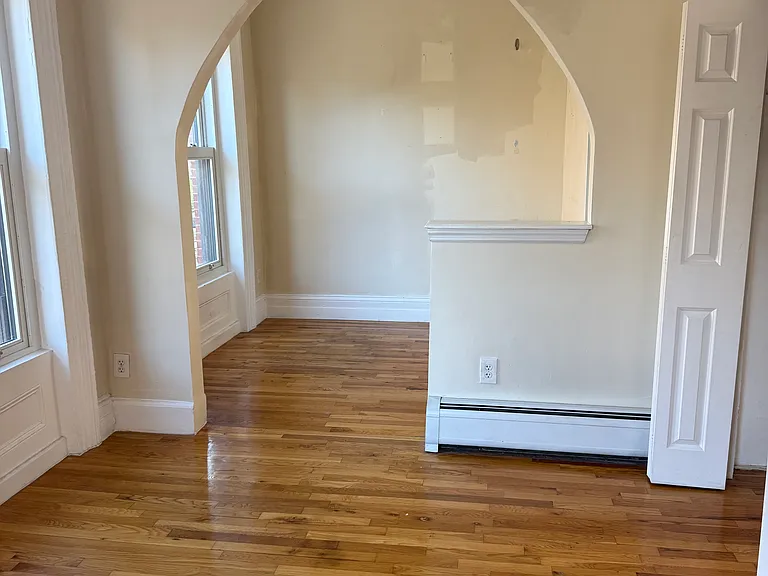 200 Warren St #2 — Photo 8