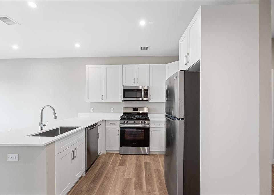 1st image of 475 Communipaw Ave #505