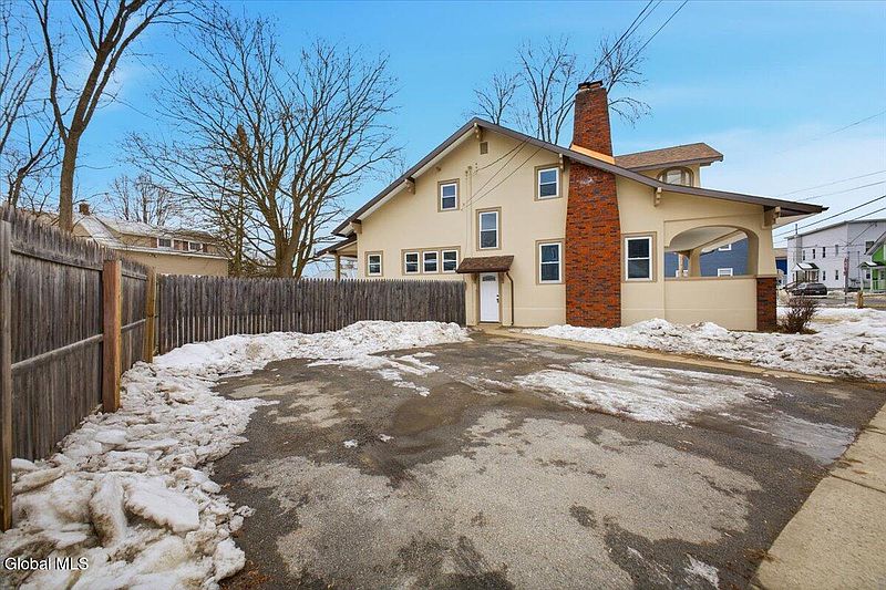 3rd image of 21 Crandall Street