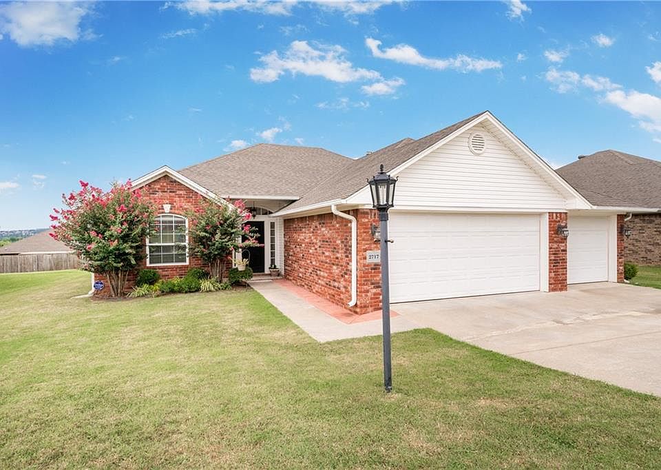 1st image of 2717 Pebble Dr