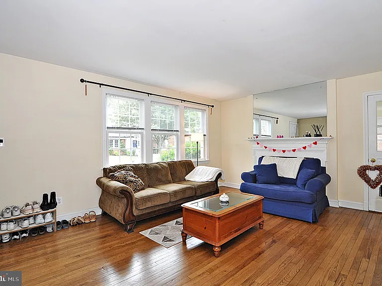 2124 N Troy St — Photo 5