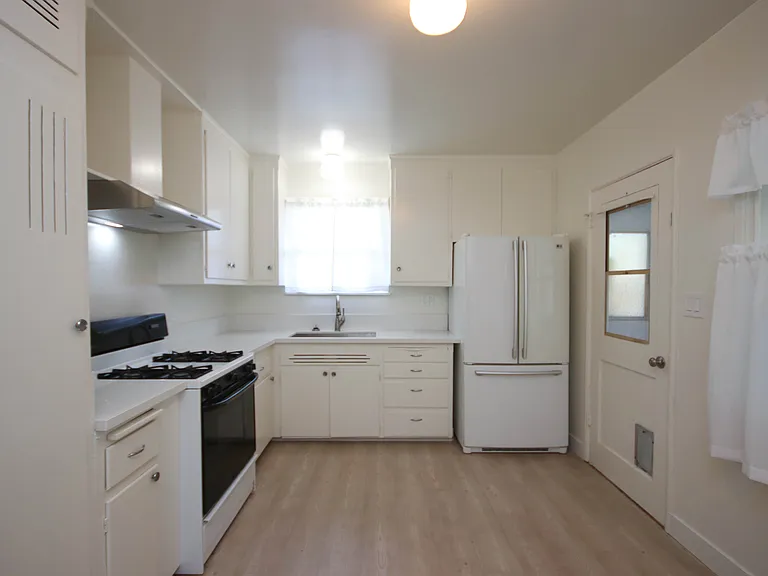1245 Del Rey Ave — Photo 8