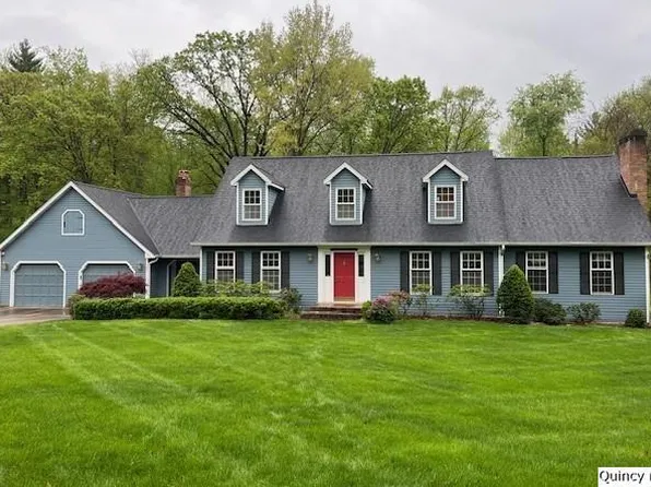 2910 Curved Creek Rd, Quincy, IL 62305