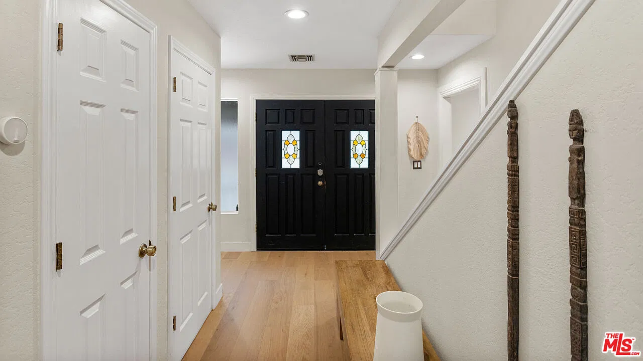 4 bed, 3.0 bath, 2139 sqft, $6,500 — Photo 4