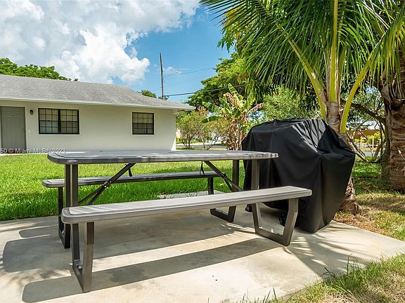 2nd image of 1099 NE 35th St #2