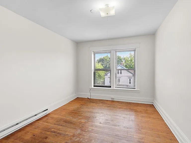 1447 Dwight St — Photo 6