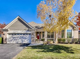 410 Course Dr, Lake In The Hills, IL 60156