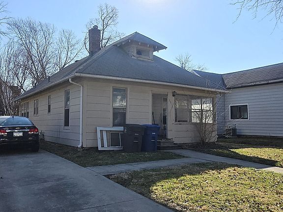 3rd image of 3913 10th St