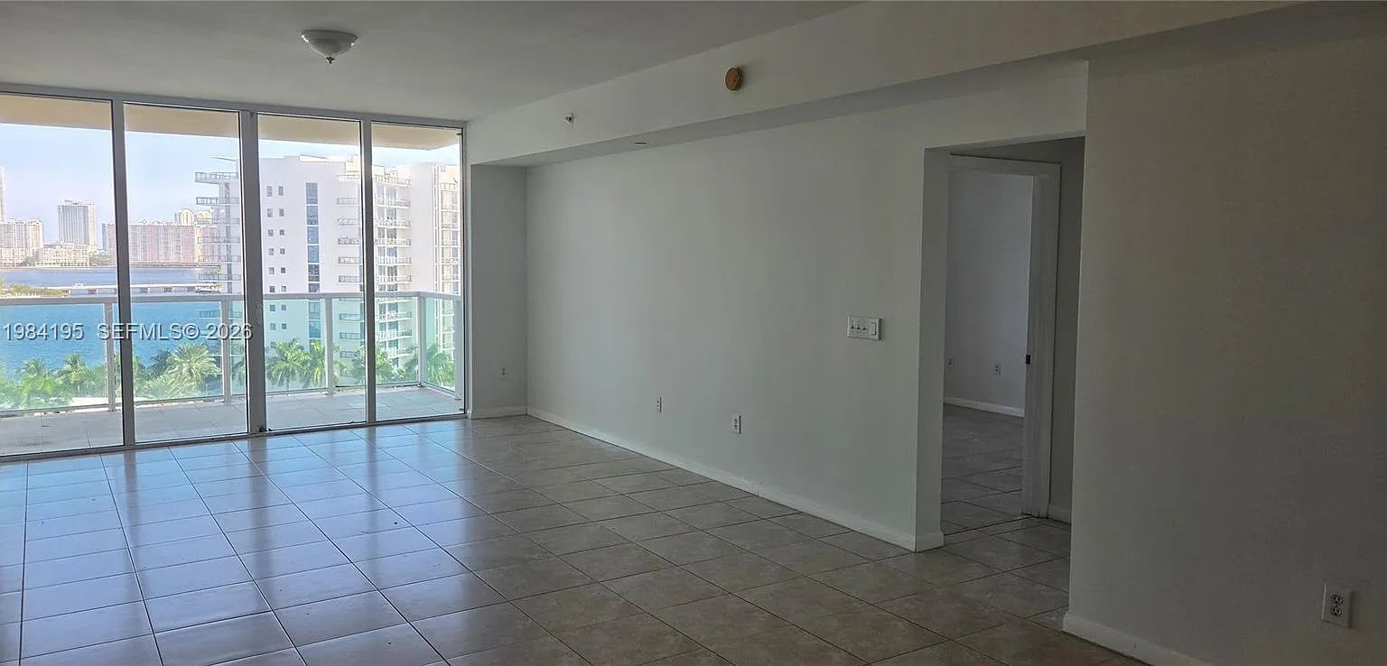 Aventura Marina Condo Num — Photo 4