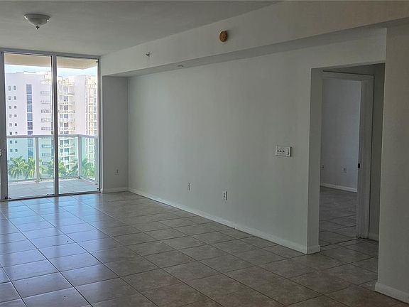 4th image of 3330 NE 190th St APT 1018