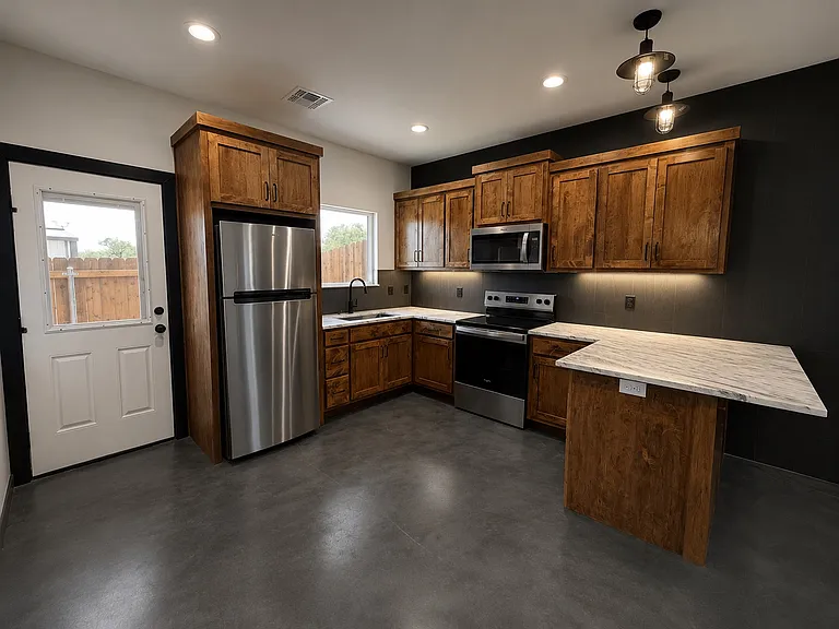 215 E Avenue K #B — Photo 7