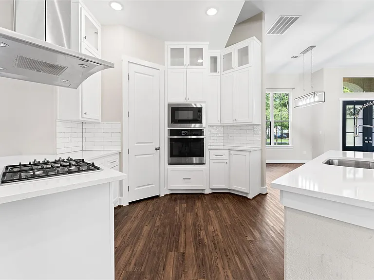 2650 Fountain View St — Photo 11