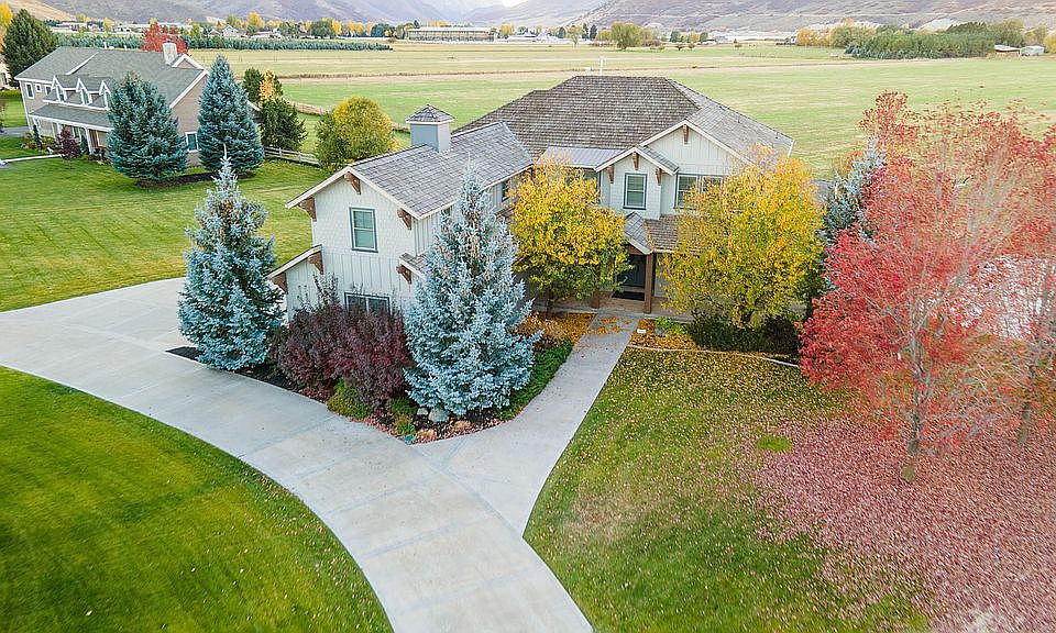 House front to Deer Creek