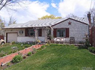 6 Heath Ln, East Northport, NY 11731