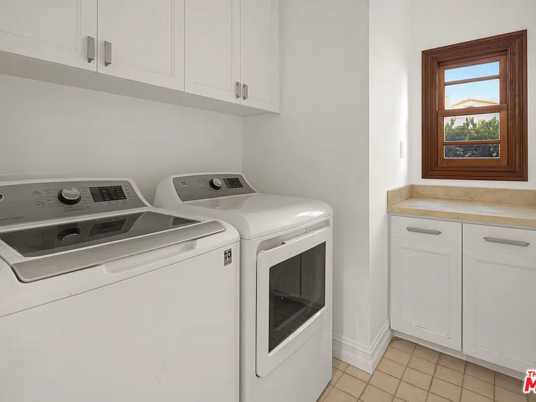 512 N Linden Dr — Photo 18
