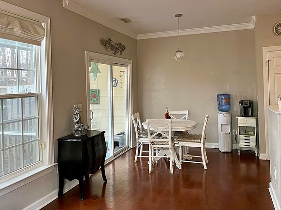 3rd image of 701 Bartlett Cir