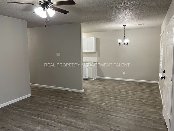 3rd image of 318 N Waco St