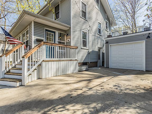 2nd image of 904 S Carle Ave