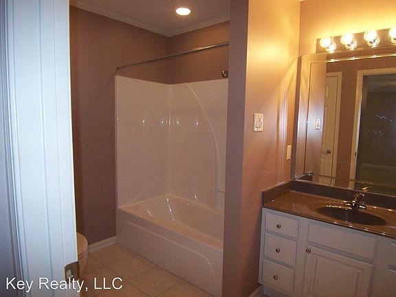 4th image of 549 Versailles Blvd APT G