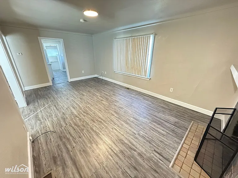 2605 W Lincoln Ave — Photo 2