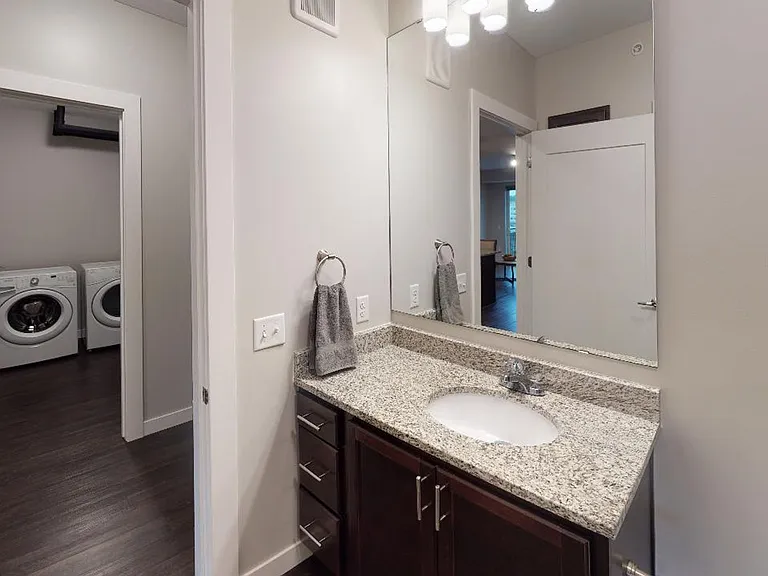 Red44 Luxury Apartments | Specials Available — Photo 61