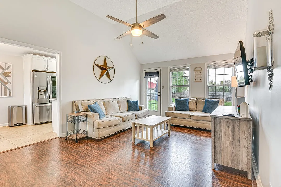 3 bed, 1041 sqft, $1,545 — Photo 3