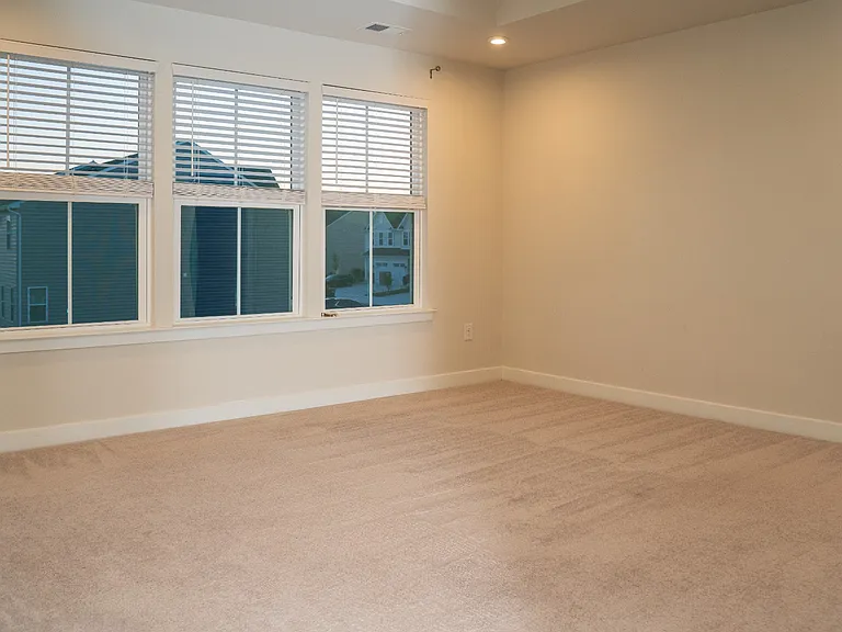 531 Swansea Dr — Photo 2