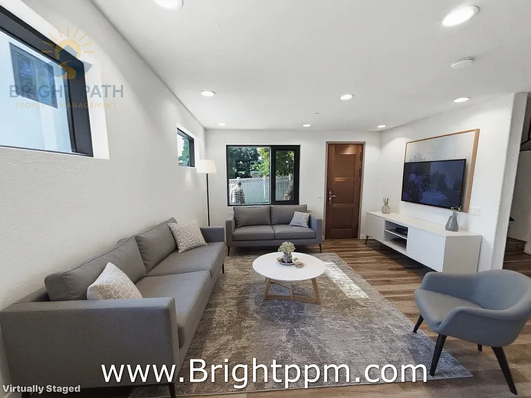 19023 1/2 W Leadora Ave — Photo 4