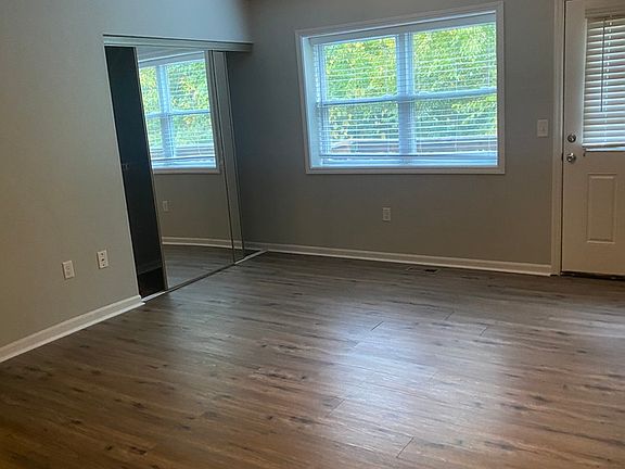3rd image of 2022 Benton Rd #B