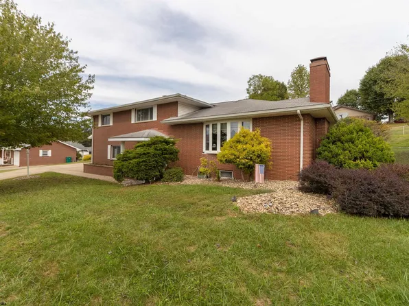 220 Meadow View Dr, Bridgeport, WV 26330