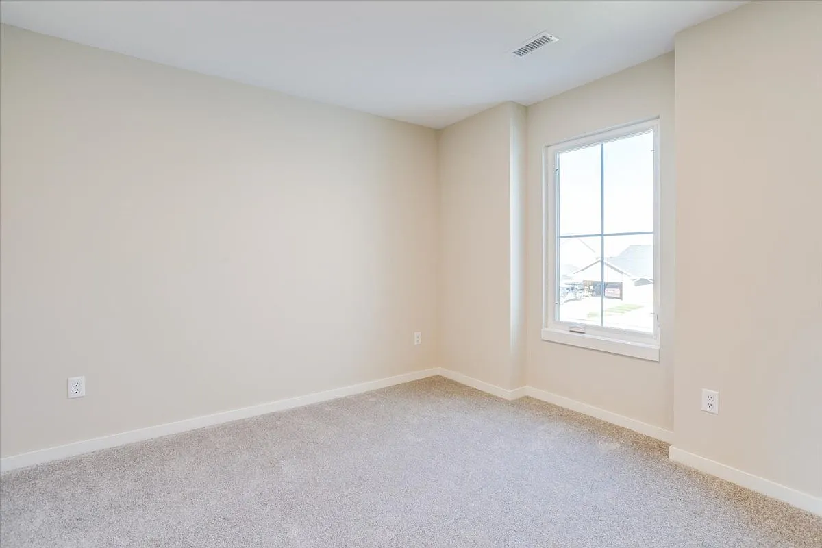 4 bed, 1811 sqft, $1,995 — Photo 4