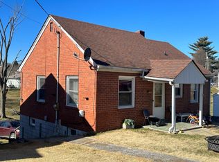 321 Sunset Dr, Pearisburg, VA 24134