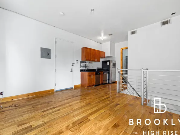 543 Madison Street image 4 of 10