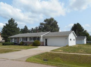 19 Locust Dr, Babbitt, MN 55706