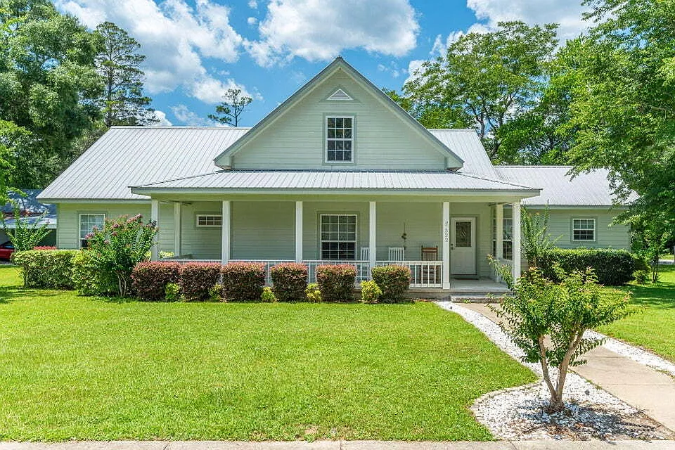 322 Crescent Dr