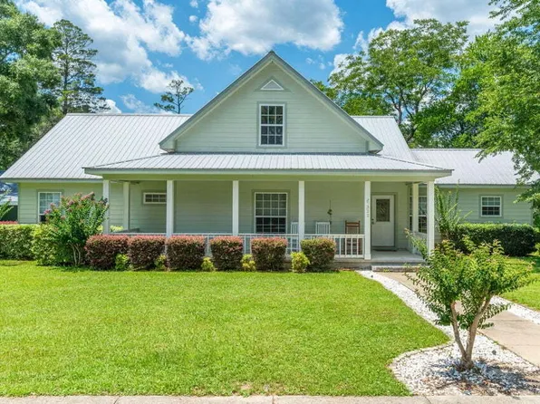 322 Crescent Dr, Defuniak Springs, FL 32435