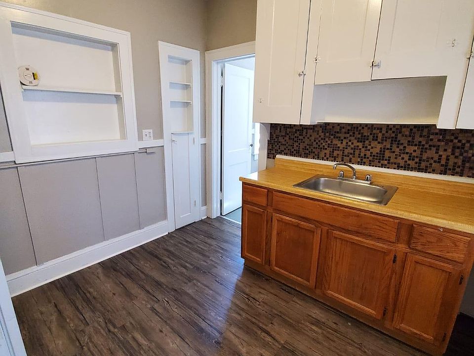 1st image of 13346 Madison Ave #4