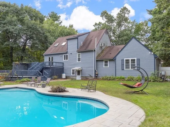 24 Heather Ln, Mansfield, MA 02048